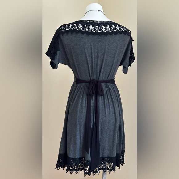 Kimi & Kai Gray Soft Stretch Fabric W Lace Neckline Bottom Maternity SZ S No Tag - Picture 5 of 14